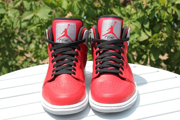 Jordan 1 retro 2025 89 fire red