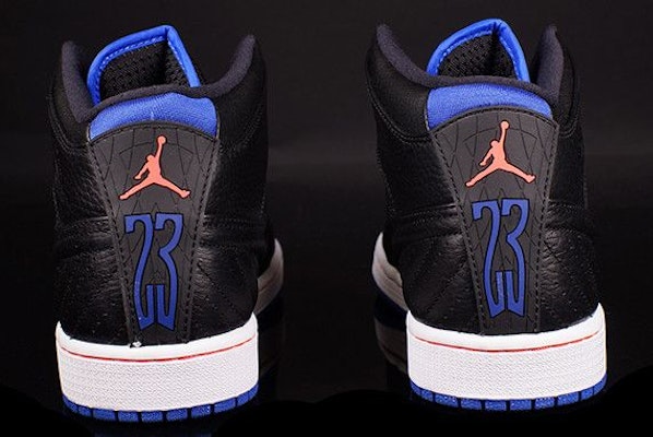 Air Jordan 1 Retro 99 'Sport Blue' Pria Wanita Sneakers 654140-007 Lookbook Air Jordan 1 Retro 99 'Sport Blue' Pria Wanita Sneakers 654140-007