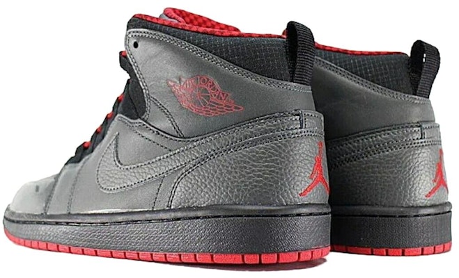 Air Jordan 1 复刻 '94 '烟煤红' 631733-004 Lookbook Air Jordan 1 复刻 '94 '烟煤红' 631733-004
