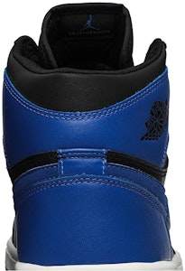 Air Jordan 1 Retro 'Royal' 2001 Sepatu Sneakers 136066-041 Sizing Air Jordan 1 Retro 'Royal' 2001 Sepatu Sneakers 136066-041