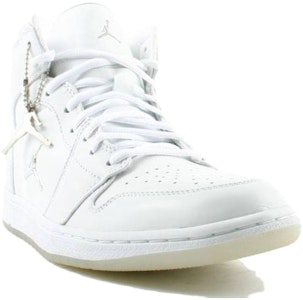 Air Jordan 1 Retro 'White Chrome' 2002 Putih Chrome Retro 306000-101 Lookbook Air Jordan 1 Retro 'White Chrome' 2002 Putih Chrome Retro 306000-101