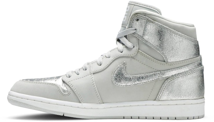 Air Jordan 1 复刻高帮银色 '25周年' 396009-001 Lookbook Air Jordan 1 复刻高帮银色 '25周年' 396009-001