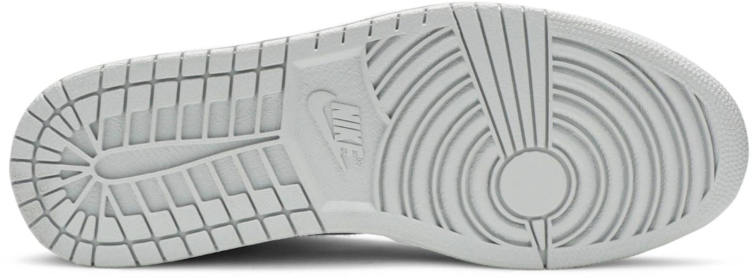 Air Jordan 1 复刻高帮银色 '25周年' 396009-001 Shop Air Jordan 1 复刻高帮银色 '25周年' 396009-001