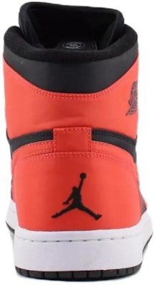Air Jordan 1 Retro High 'Max Orange' Pria/Adegan Sneakers 344613-061 Lookbook Air Jordan 1 Retro High 'Max Orange' Pria/Adegan Sneakers 344613-061