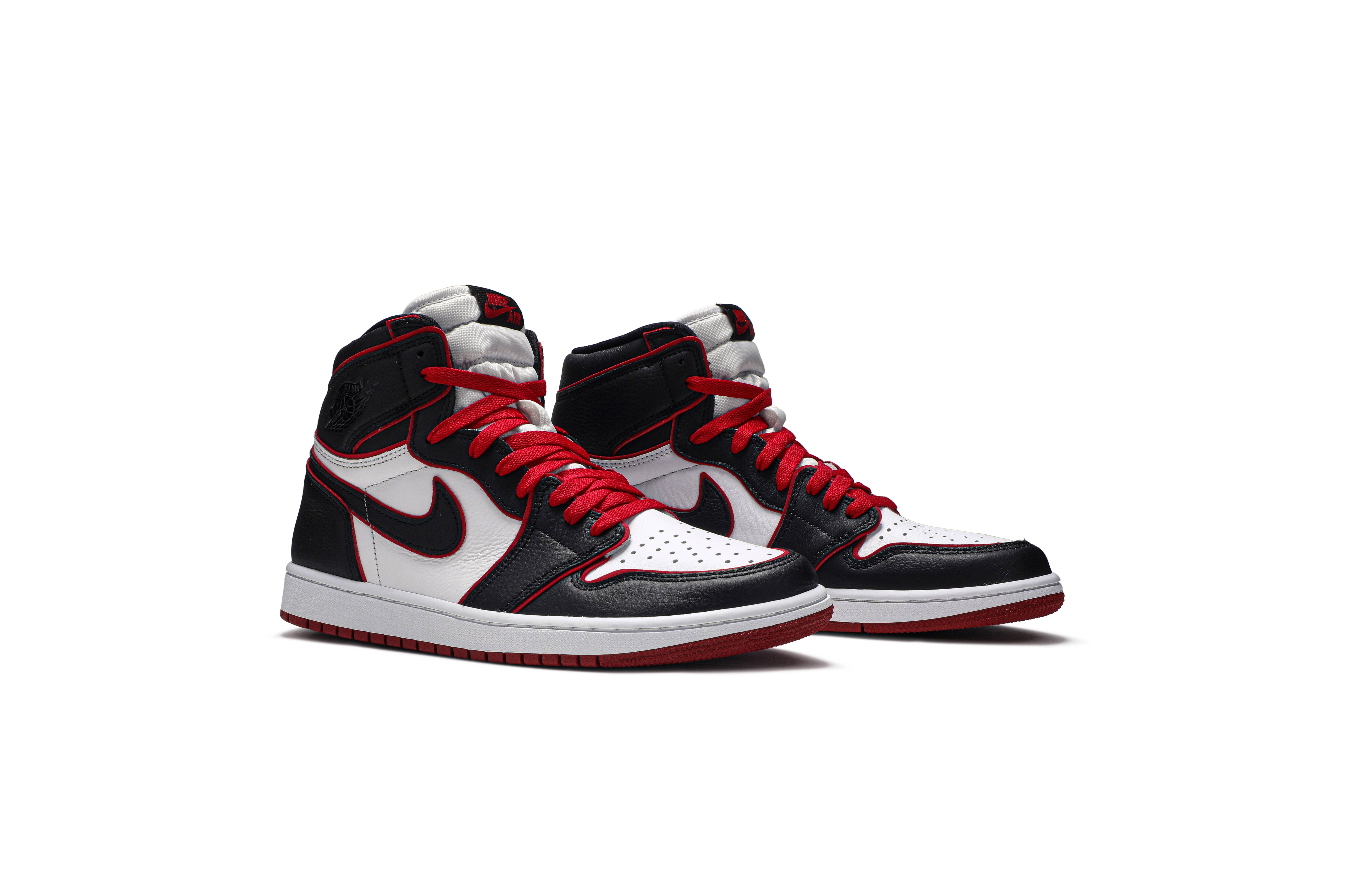 Air Jordan 1 Retro High OG 'Bloodline' 555088‑062