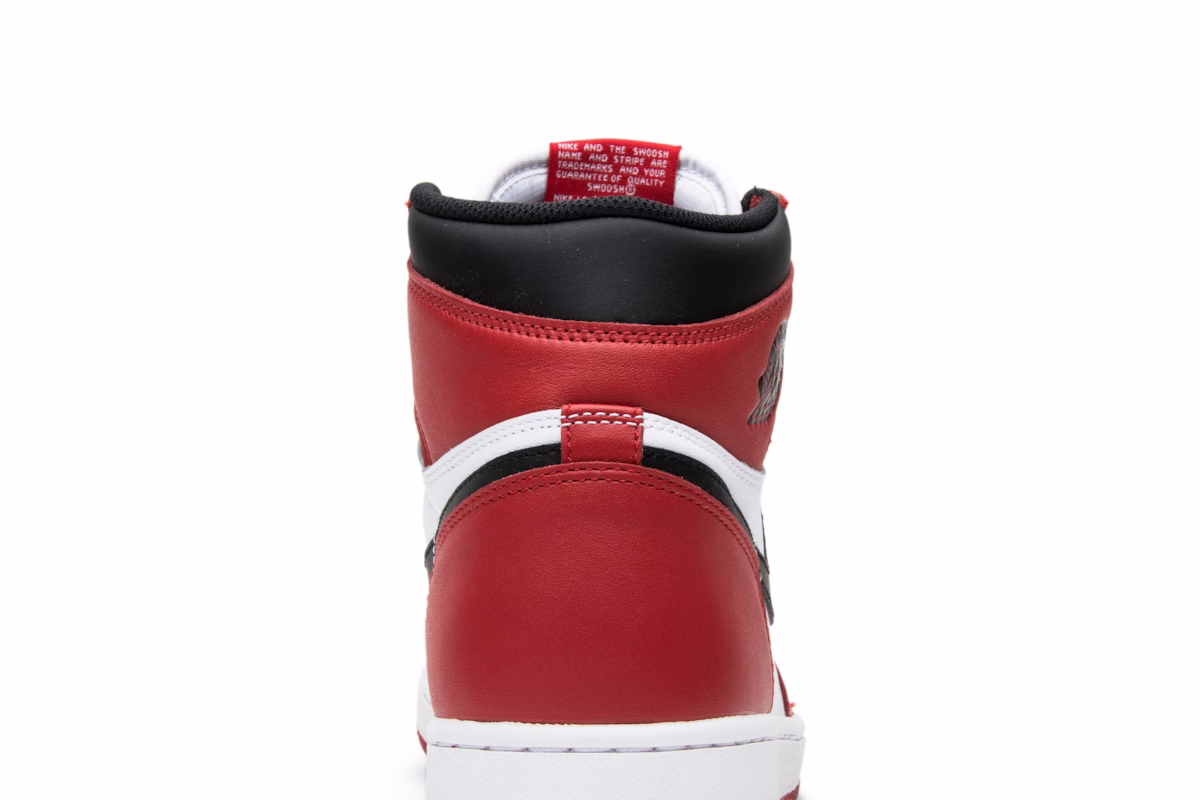 Air Jordan 1 Retro High OG 'Chicago' 2015