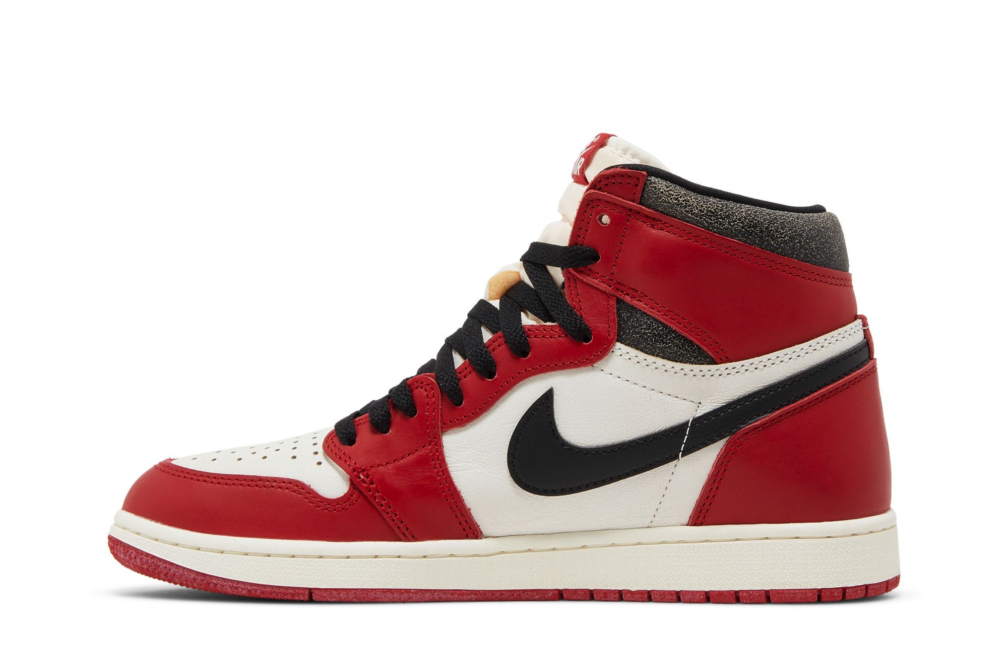 Shop Air Jordan 1 Retro High OG 'Chicago Lost & Found' DZ5485-612