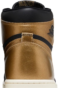 Air Jordan 1 Retro High OG 'Emas Metalik' DZ5485-071 Sizing Air Jordan 1 Retro High OG 'Emas Metalik' DZ5485-071