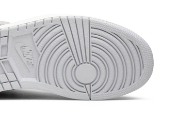 Air Jordan 1 Retro High OG 'Neutral Grey' 555088-018