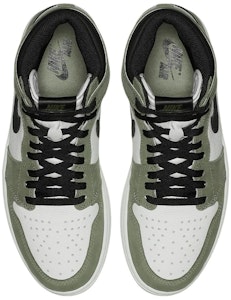 Air Jordan 1 复古高帮 OG '橄榄色' DZ5485-200 Shop Air Jordan 1 复古高帮 OG '橄榄色' DZ5485-200