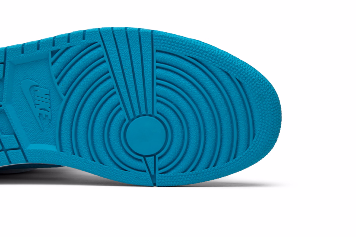 Air Jordan 1 Retro High OG 'UNC' 555088-117