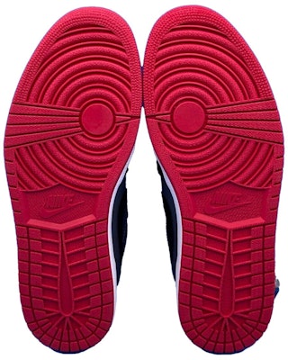 Air Jordan 1 經典復刻低筒 '暗灰黑' 553558-002 Shop Air Jordan 1 經典復刻低筒 '暗灰黑' 553558-002