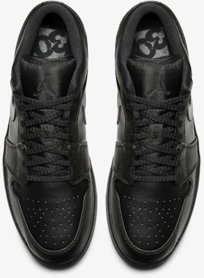 에어 조던 1 레트로 로우 '트리플 블랙' 553558-017 Lookbook 에어 조던 1 레트로 로우 '트리플 블랙' 553558-017