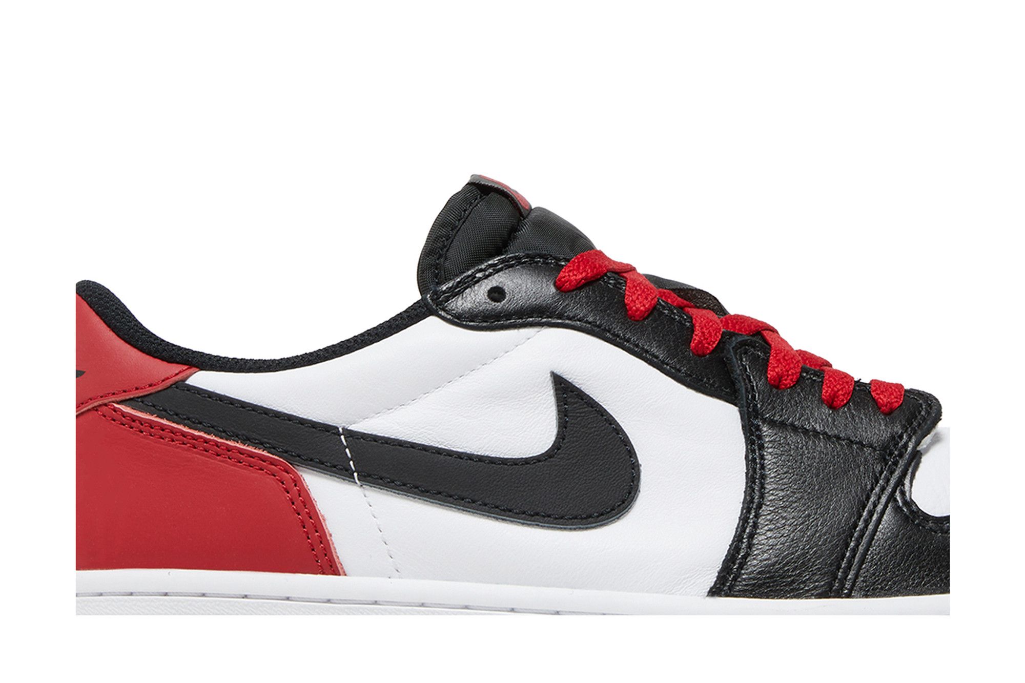 Shop Air Jordan 1 Retro Low OG 'Black Toe' Hitam Merah. CZ0790-106