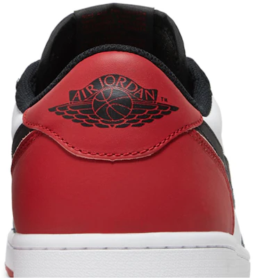 Air Jordan 1 Retro Low OG 'Black Toe' Hitam Merah. CZ0790-106 1