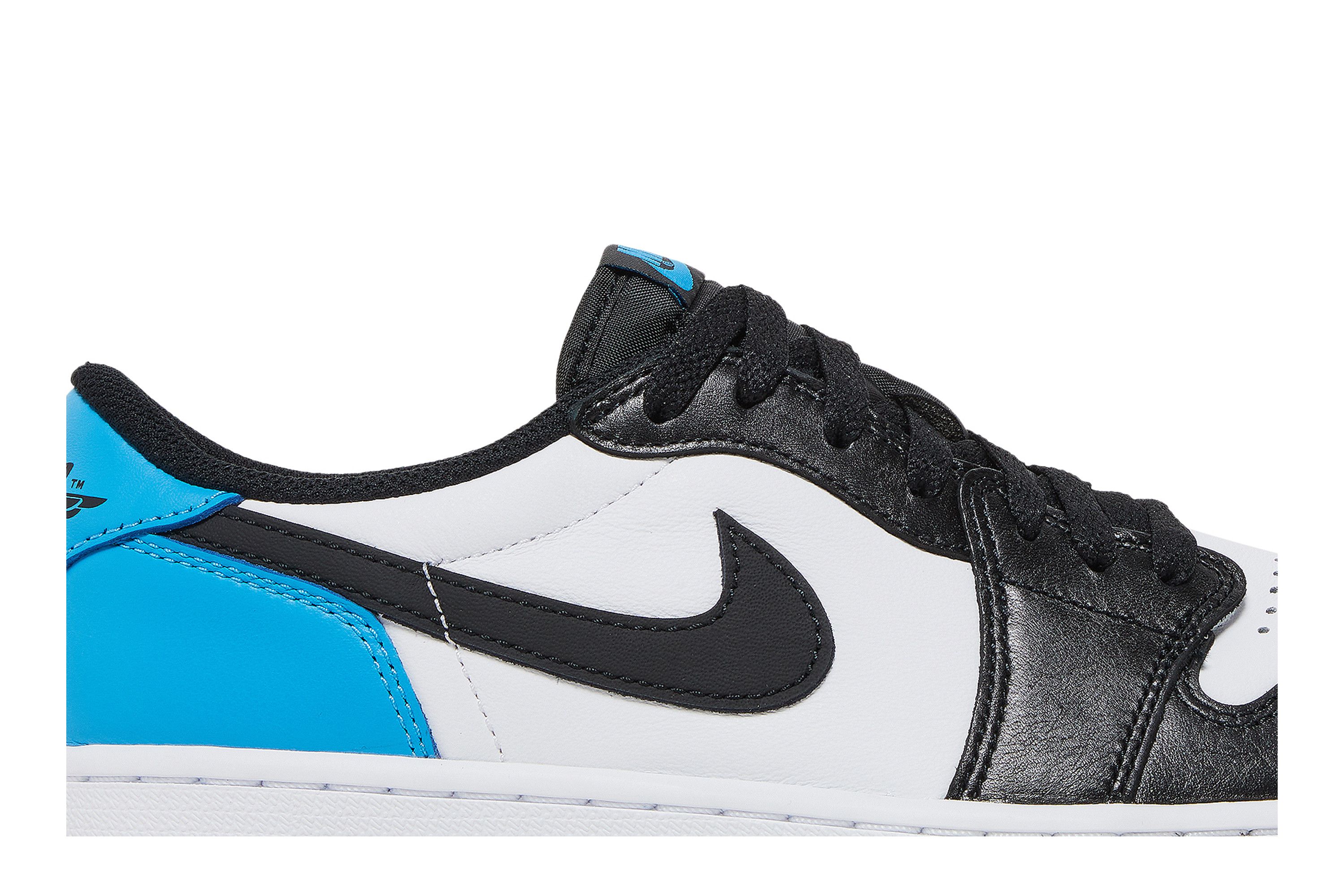 Lookbook Air Jordan 1 Retro Low OG 'UNC' CZ0790-104