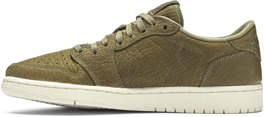 Air Jordan 1 Retro Low Tanpa Swoosh 'Trooper' 848775-205 Lookbook Air Jordan 1 Retro Low Tanpa Swoosh 'Trooper' 848775-205