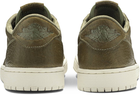Air Jordan 1 Retro Low Tanpa Swoosh 'Trooper' 848775-205 Details for Air Jordan 1 Retro Low Tanpa Swoosh 'Trooper' 848775-205