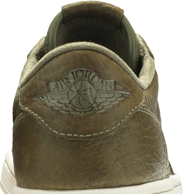 Air Jordan 1 Retro Low Tanpa Swoosh 'Trooper' 848775-205 Sizing Air Jordan 1 Retro Low Tanpa Swoosh 'Trooper' 848775-205