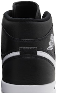 에어 조던 1 레트로 MCS '블랙 화이트' AV5354-011 AV5354-011 Sizing 에어 조던 1 레트로 MCS '블랙 화이트' AV5354-011 AV5354-011