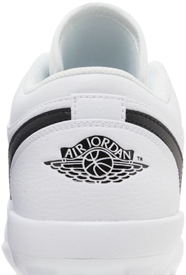 Air Jordan 1 Retro MCS Low 'Putih Hitam' CJ8524-101 Sizing Air Jordan 1 Retro MCS Low 'Putih Hitam' CJ8524-101