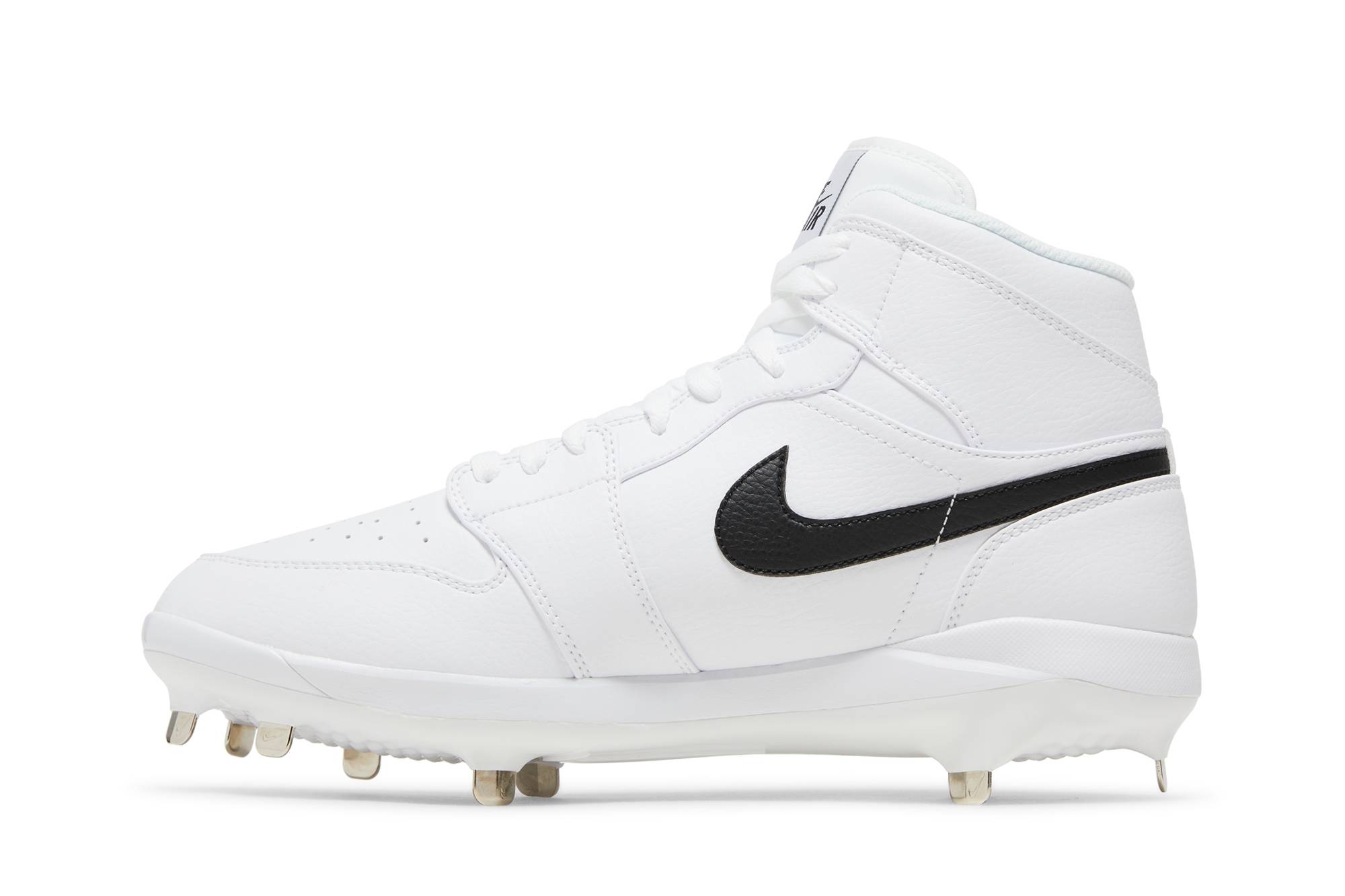 Lookbook 에어 조던 1 레트로 메탈 '화이트 블랙' AV5355-101