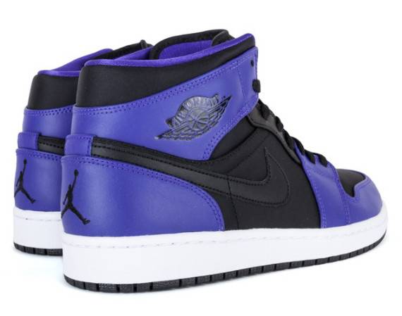 Lookbook Air Jordan 1 Retro Mid 'Dark Concord' Pria Wanita Sneakers 554724-019