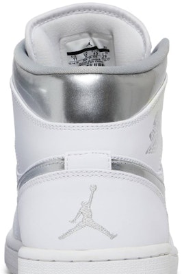Air Jordan 1 Retro Mid 'Pure Money' Putih Emas 554724-105 Sizing Air Jordan 1 Retro Mid 'Pure Money' Putih Emas 554724-105