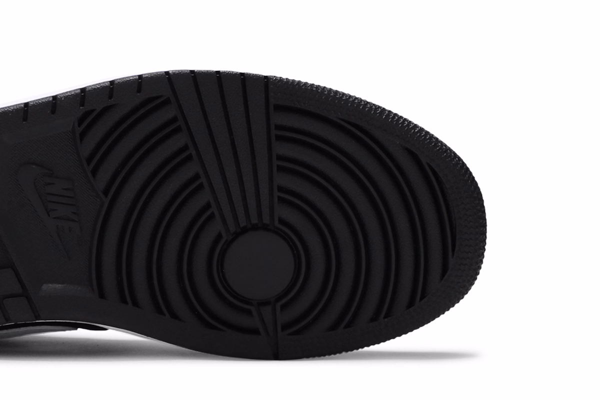 Air Jordan 1 Retro Mid 'Tuxedo' 554724-113