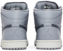 Air Jordan 1 Retro Mid 'Wolf Grey' 2017 Abu Serigala 554724-033 Details for Air Jordan 1 Retro Mid 'Wolf Grey' 2017 Abu Serigala 554724-033