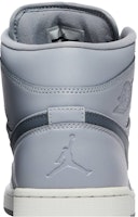 Air Jordan 1 Retro Mid 'Wolf Grey' 2017 Abu Serigala 554724-033 Sizing Air Jordan 1 Retro Mid 'Wolf Grey' 2017 Abu Serigala 554724-033