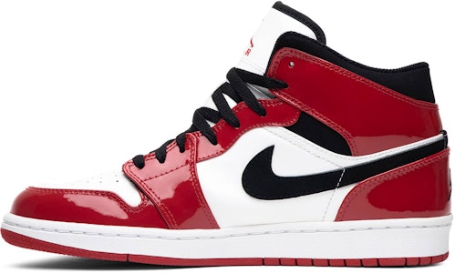 에어 조던 1 레트로 페이턴트 '시카고 불스' 2003 136085-106 Lookbook 에어 조던 1 레트로 페이턴트 '시카고 불스' 2003 136085-106