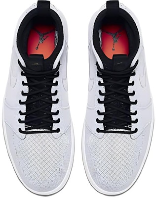 Air Jordan 1 复刻超高 白黑配色 844700-132 Lookbook Air Jordan 1 复刻超高 白黑配色 844700-132