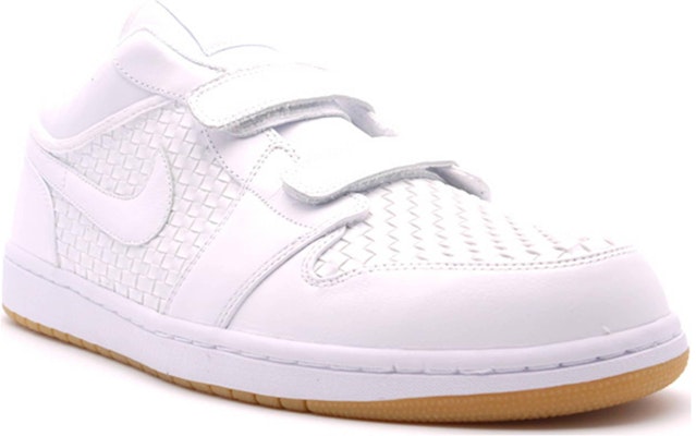 Air Jordan 1 Velcro Premr Low 'Platinum' dalam warna Platinum. 344521-101 Lookbook Air Jordan 1 Velcro Premr Low 'Platinum' dalam warna Platinum. 344521-101