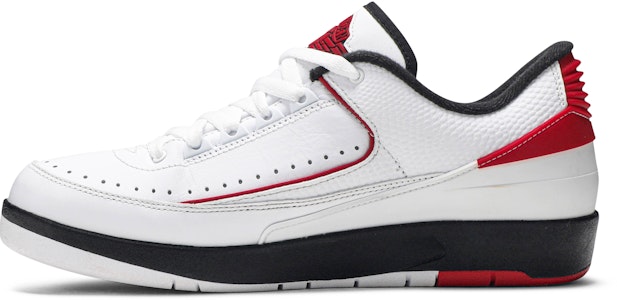 에어 조던 2 레트로 로우 "시카고" 832819-101 Lookbook 에어 조던 2 레트로 로우 "시카고" 832819-101