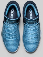 Air Jordan 32 Low 'Menang Seperti 82' AA1256-401 Lookbook Air Jordan 32 Low 'Menang Seperti 82' AA1256-401