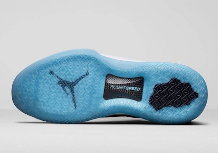 Air Jordan 32 Low 'Menang Seperti 82' AA1256-401 Details for Air Jordan 32 Low 'Menang Seperti 82' AA1256-401