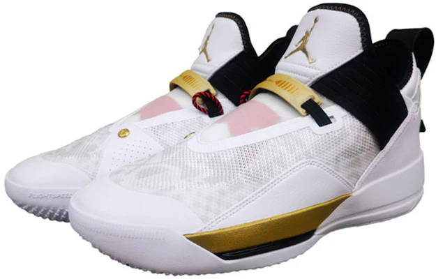Air Jordan 33 'Hitam Putih' CK4464-100-YC Lookbook Air Jordan 33 'Hitam Putih' CK4464-100-YC