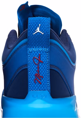 Air Jordan 37 Low '兄弟會' DV9909-401 Sizing Air Jordan 37 Low '兄弟會' DV9909-401