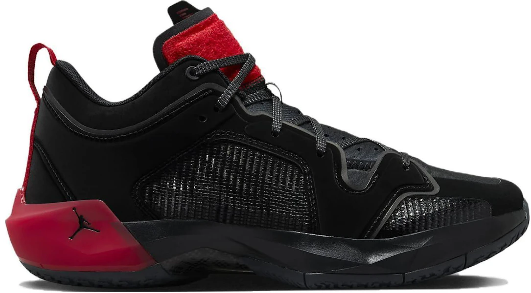Air Jordan 37 Low PF 'Hitam/Merah Universitas/Abu Tua/Emas Metalik' DQ4123-007 Lookbook Air Jordan 37 Low PF 'Hitam/Merah Universitas/Abu Tua/Emas Metalik' DQ4123-007