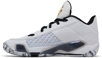 Air Jordan 38 低帮 '白色金属金黑色' FD2326-107 Lookbook Air Jordan 38 低帮 '白色金属金黑色' FD2326-107