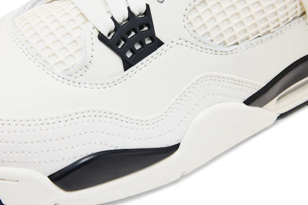 Air Jordan 4 Retro ''Flight Club'' Sepatu Pria Terbaru IM4002-100 3