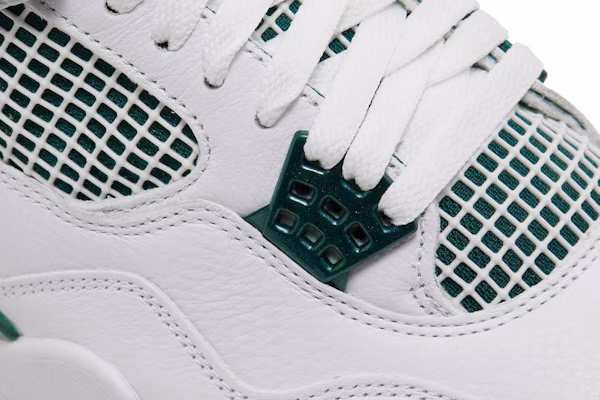 Air Jordan 4 Retro 'Oxidized Green' FQ8138-103 3