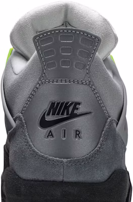 Air Jordan 4 Retro SE 'Neon 95' CT5342-007 Sizing Air Jordan 4 Retro SE 'Neon 95' CT5342-007