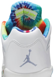 Air Jordan 5 低帮高尔夫鞋“和平、爱与高尔夫” CW4205-100 Sizing Air Jordan 5 低帮高尔夫鞋“和平、爱与高尔夫” CW4205-100