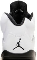 Air Jordan 5 Retro 'Putih Hitam' DD0587-110 Sizing Air Jordan 5 Retro 'Putih Hitam' DD0587-110