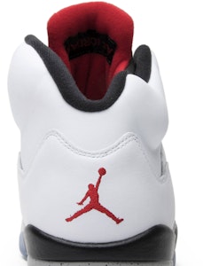 エアジョーダン5 レトロ "ホワイトセメント" 136027-104 Sizing エアジョーダン5 レトロ "ホワイトセメント" 136027-104