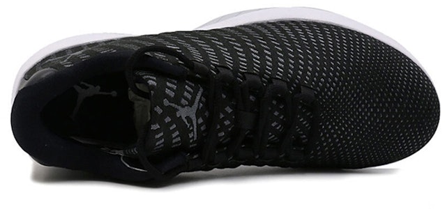 Air Jordan B FLY 'Hitam Abu-abu Gelap Platinum Murni' 910209-011 Lookbook Air Jordan B FLY 'Hitam Abu-abu Gelap Platinum Murni' 910209-011