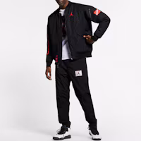 Shop Air Jordan 黑色飛行員飛行轟炸機外套 BQ6957-010