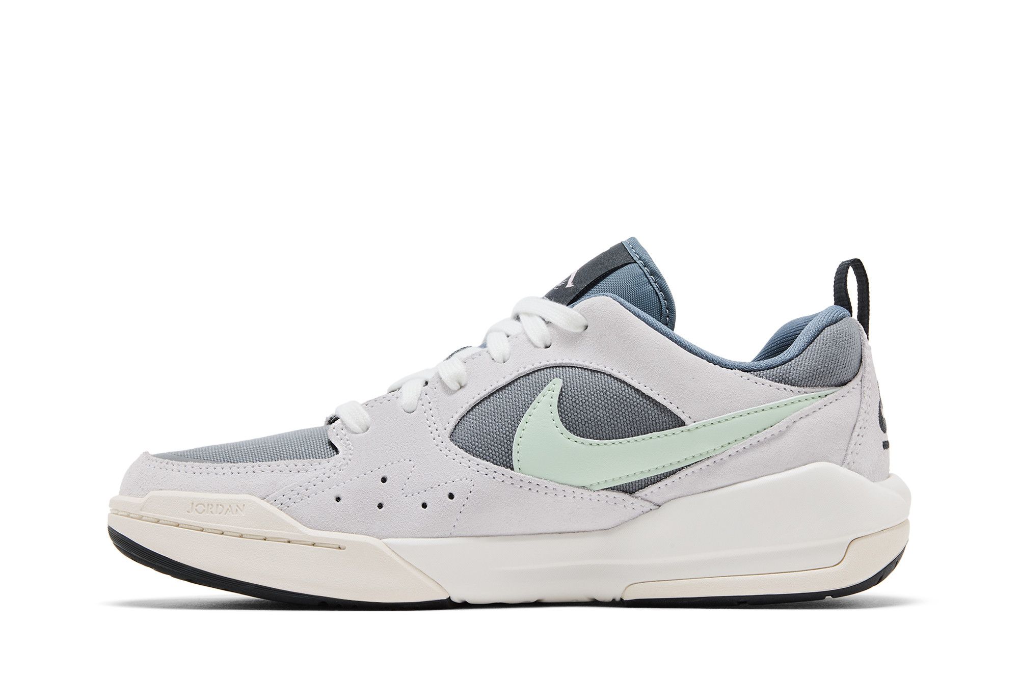 Lookbook Air Jordan CMFT Era Gris Frío Iris Jade Aura HJ6777-003